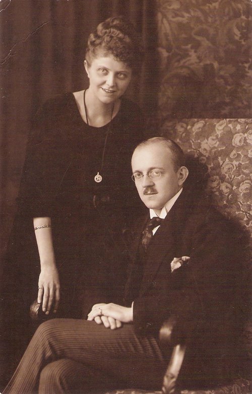 Engagement photo of Arno and Gertrud Bierast.