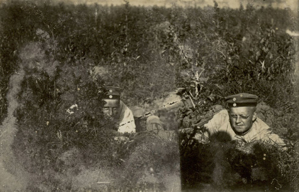 Arno and another member of his gun crew during work on a gun crew dugout