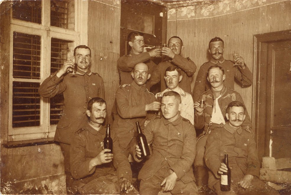 A group of NCOs and men from FAR 48 (plus a stray Saxon hussar) celebrate the new year in Dresden.