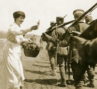 IR 182 receives an enthusiastic welcome from Black Sea German civilians in Ukraine - 04/1918