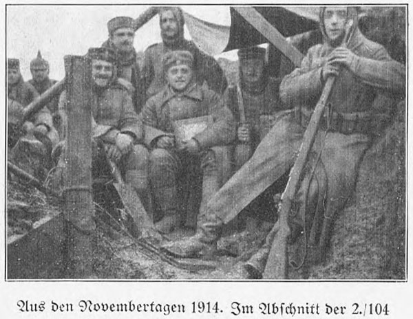 Infantrymen of 2. Kompagnie / IR 104 in their first rudimentary trenches in November 1914